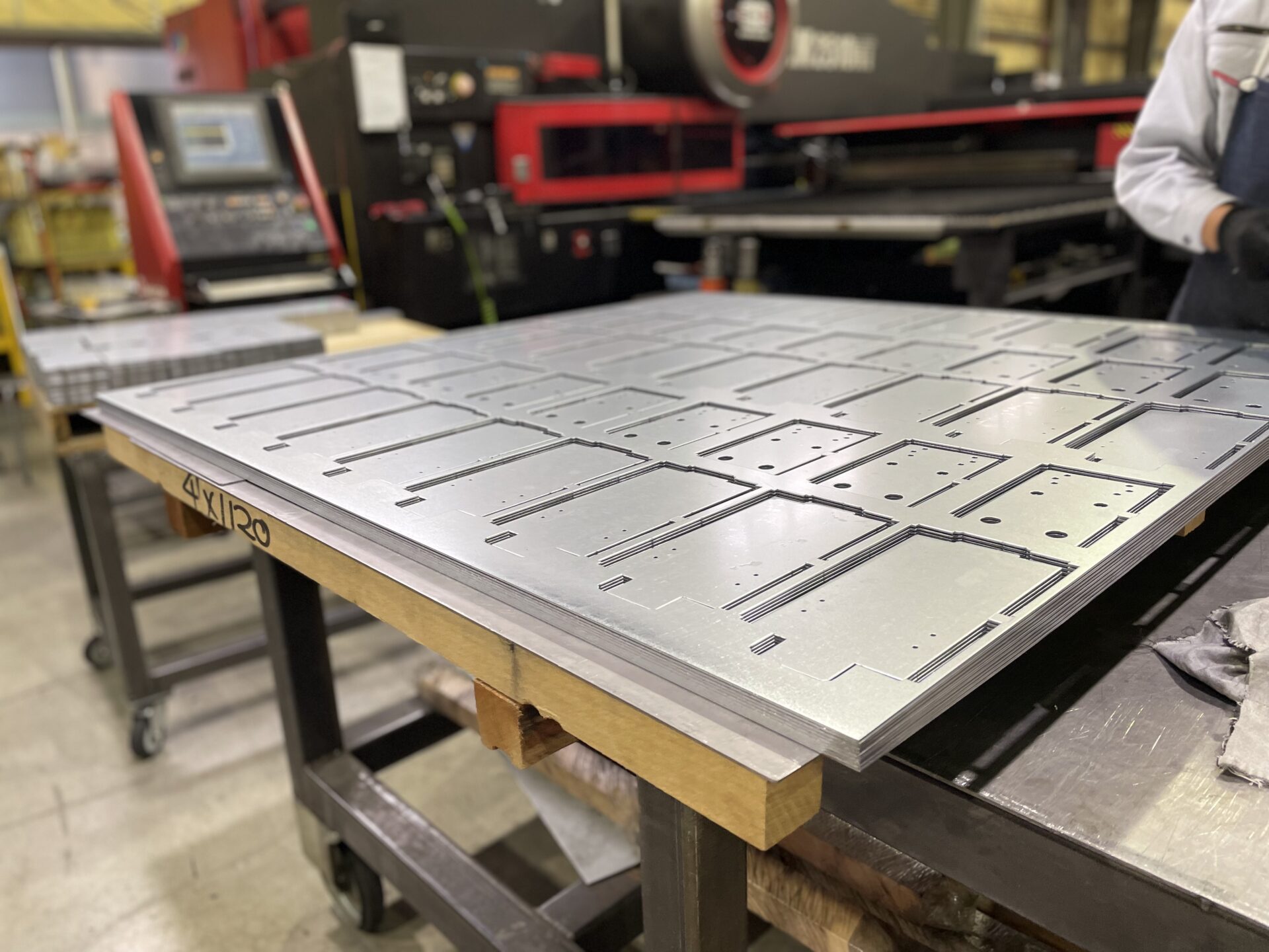 抜き加工 | 株式会社西澤工業